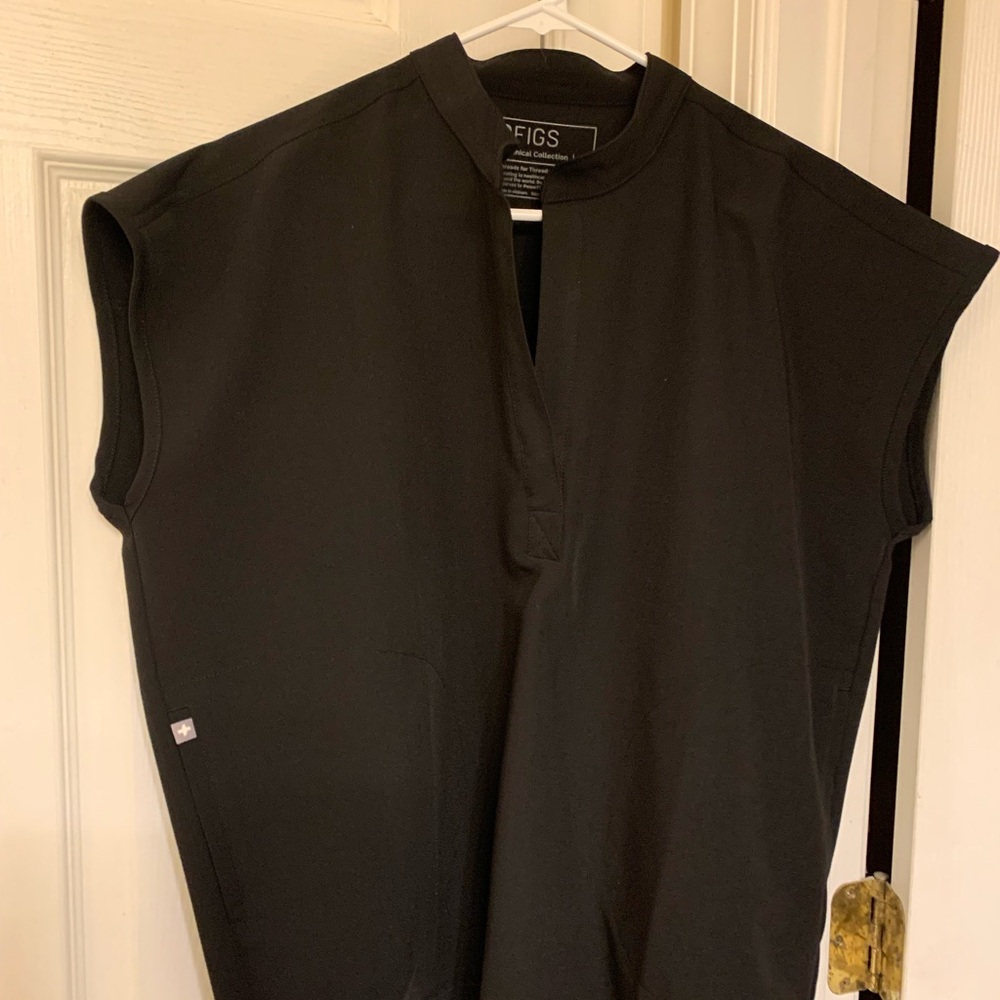 Figs Black Short Sleeve Tee Top